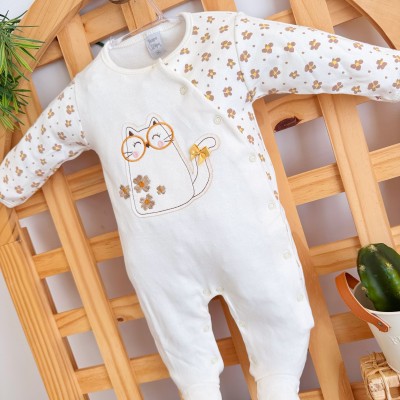 Macacão Trape Zape- Gatinha com Óculos - Off White com Flores Beges